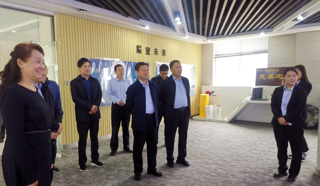河南省科技厅副厅长陈志强一行莅临银丰塑料指导工作